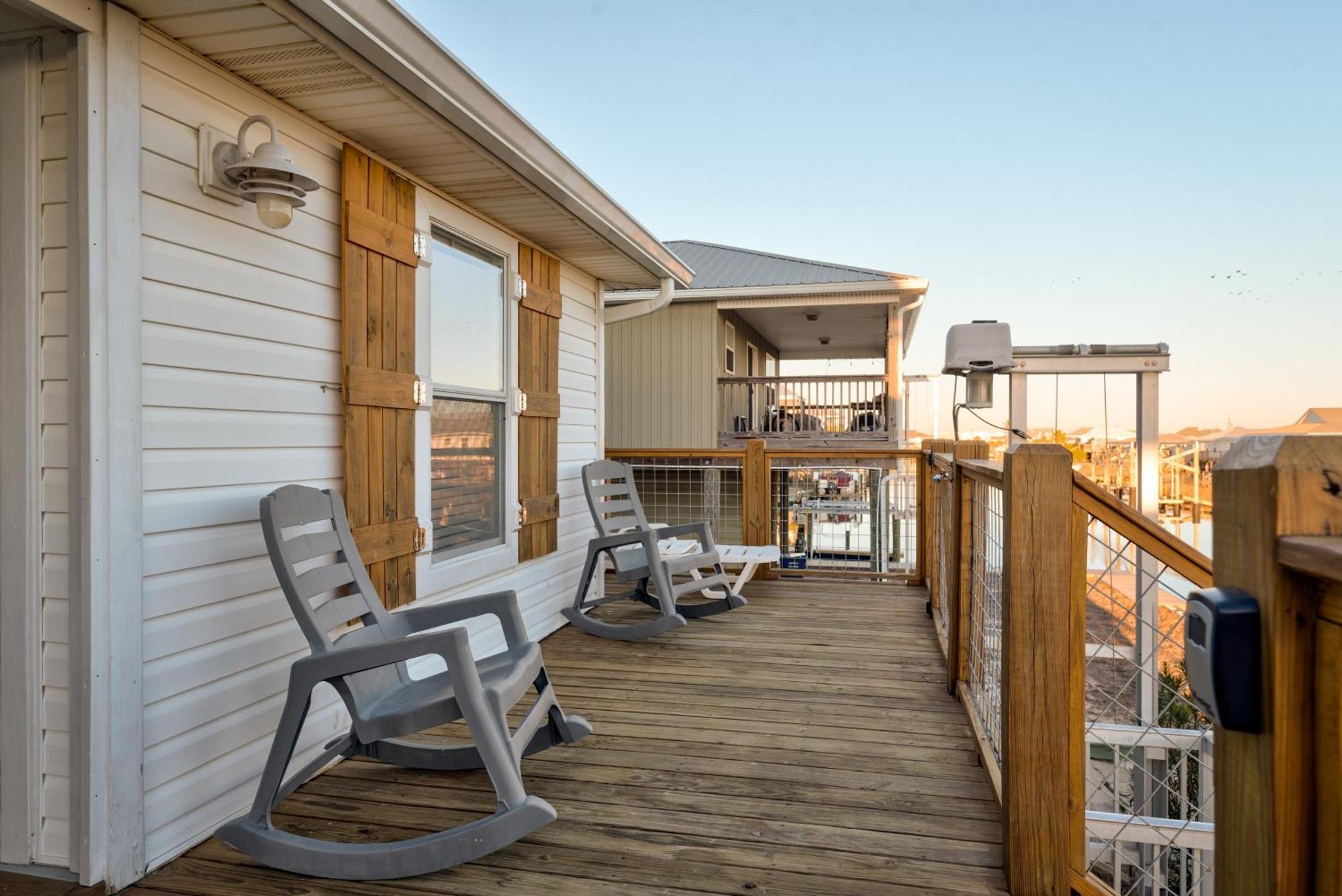 Waters Edge - Private Dock! Only Two Blocks From The Bay Or The Gulf! Plenty Of Parking For Cars Or Boats Home Dauphin Island Zewnętrze zdjęcie